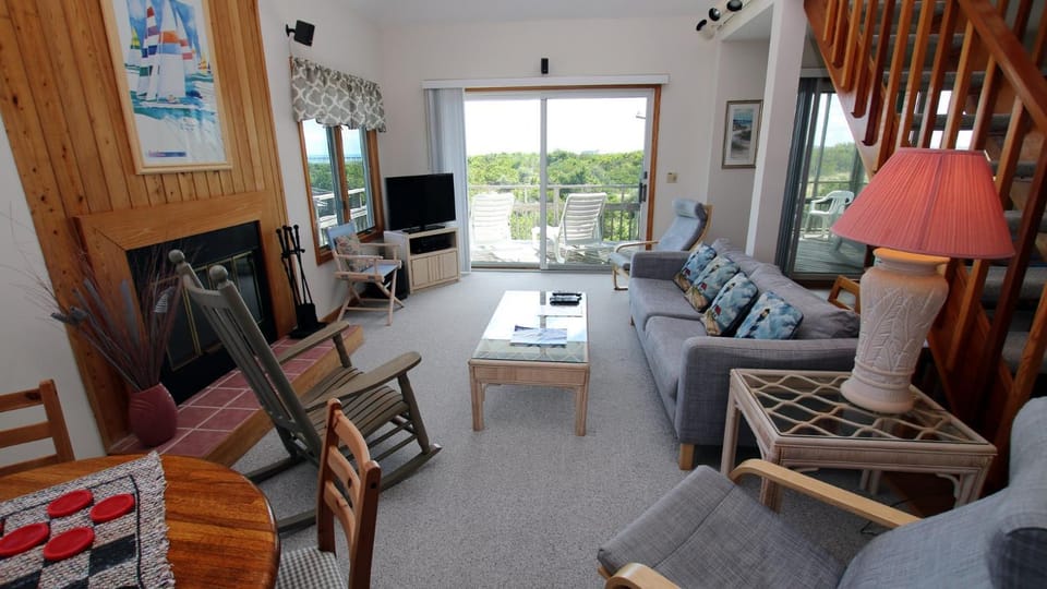 Oceanside, 6 BRs, Private Pool, Ocean Views, Foosball, O2, Topside House in Duck