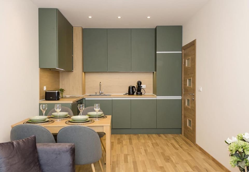 Coffee/tea facilities, Kitchen or kitchenette, Dining area, dishwasher, pet friendly, stove