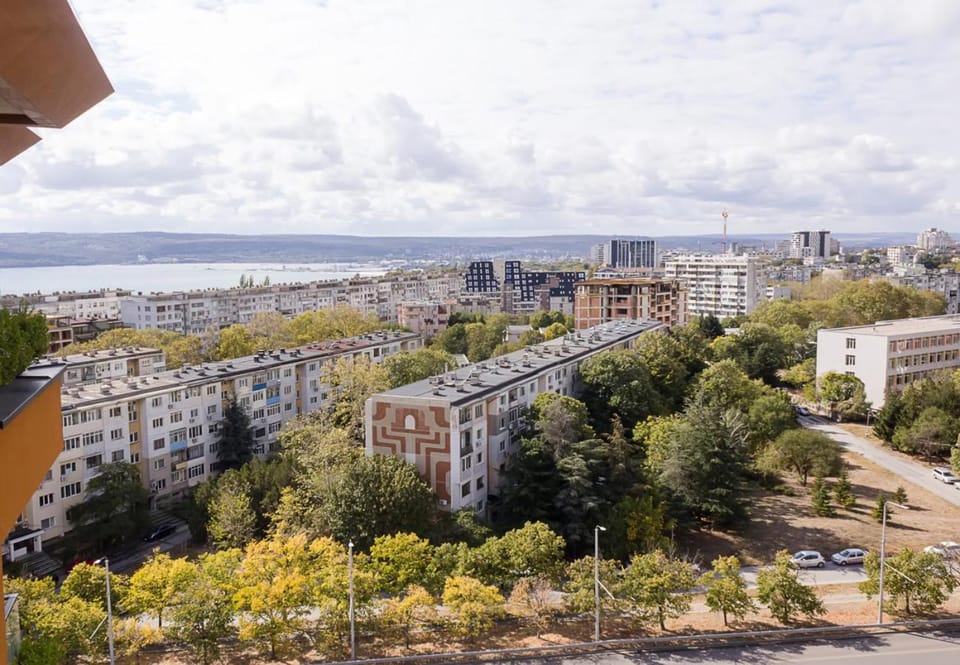 Day, Neighbourhood, Natural landscape, City view, Sea view, Location