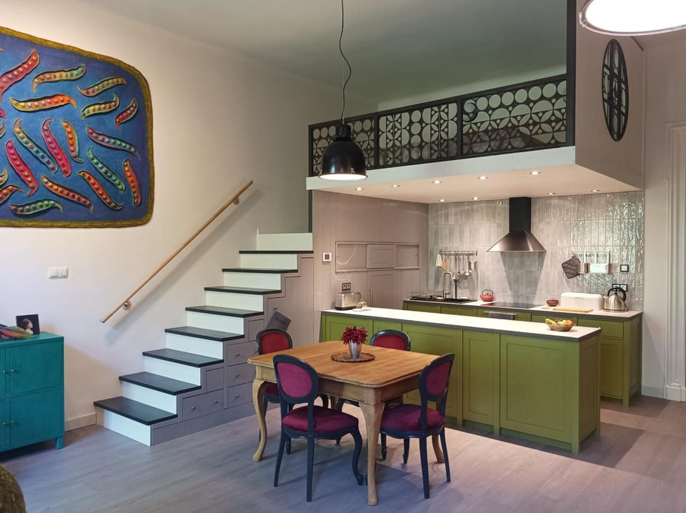 Dining area, kitchen