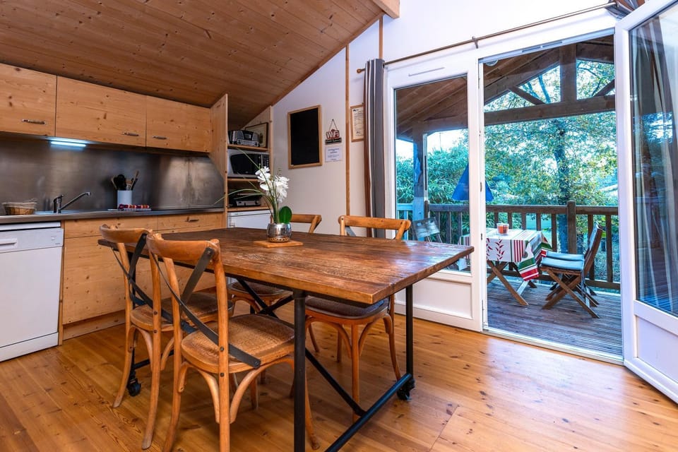 Property building, Kitchen or kitchenette, Living room