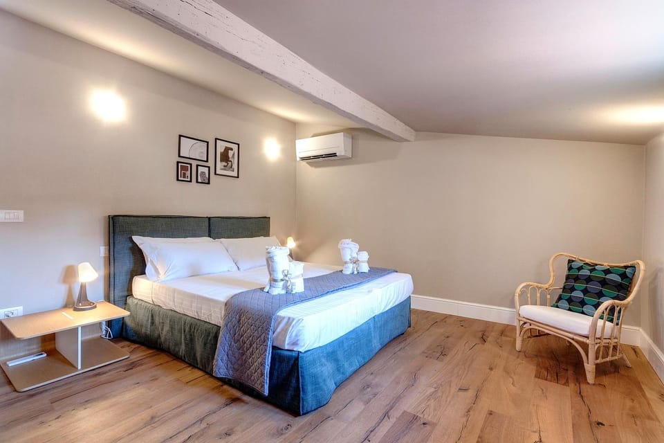 Bed, Bedroom, air conditioner