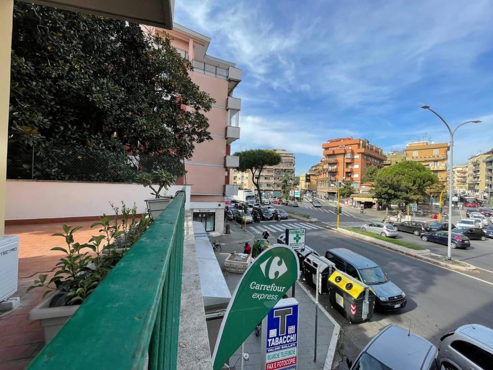 Day, Neighbourhood, City view, Street view