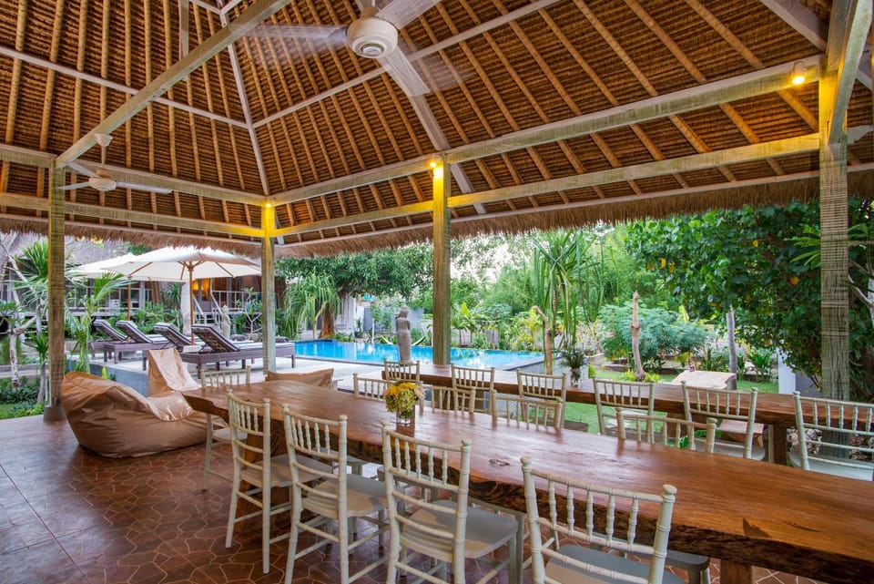 Restaurant/places to eat, Day, Lounge or bar