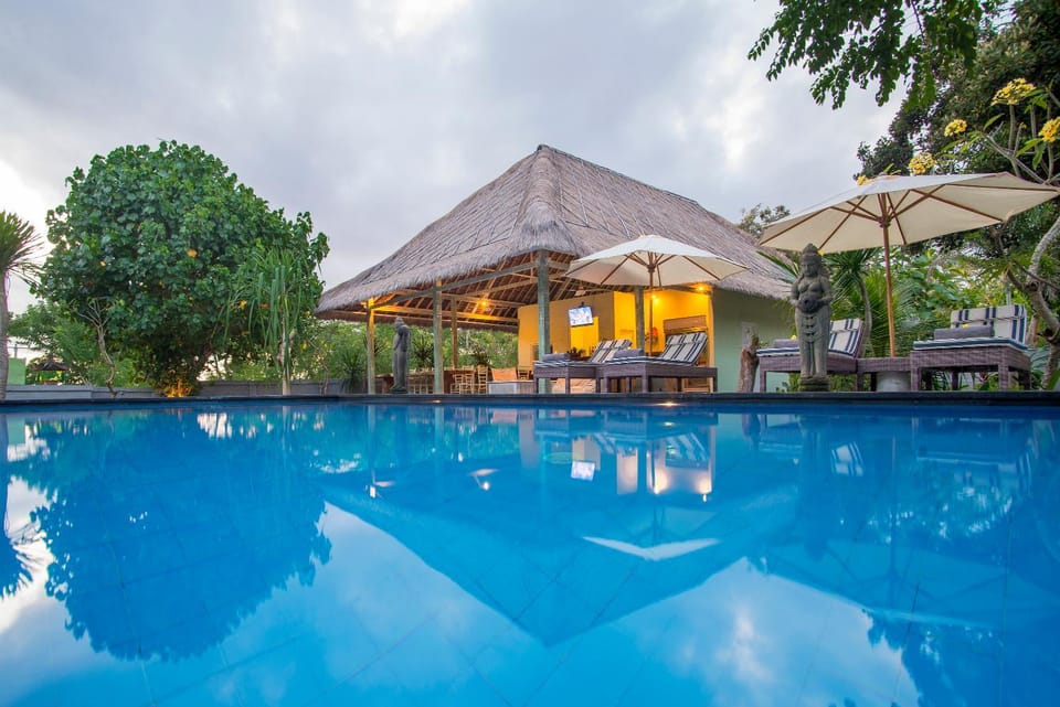 Day, Swimming pool