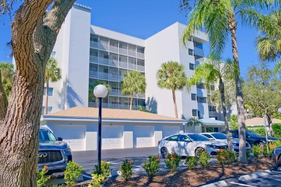 Wanderlust in Naples #2302 House in North Naples