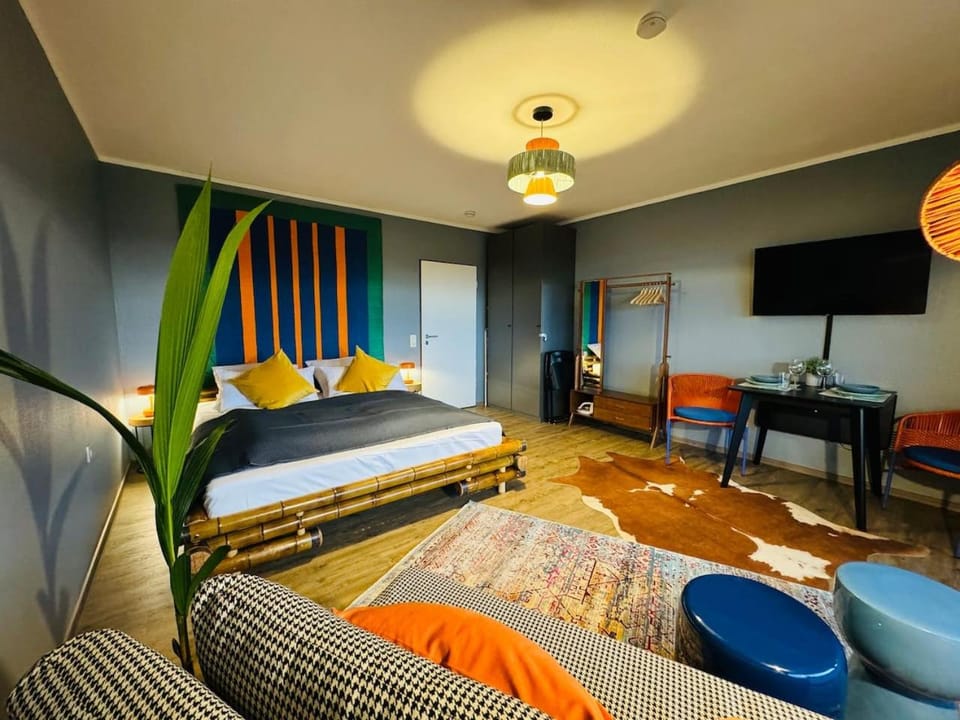 Bed, TV and multimedia, Living room, Bedroom