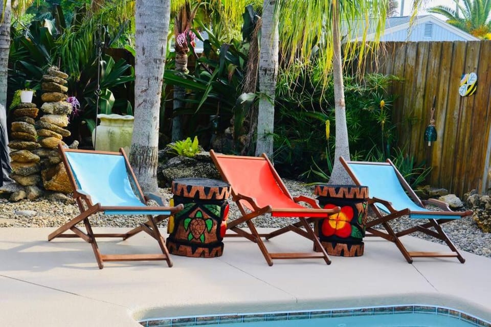 Swimming pool, sunbed