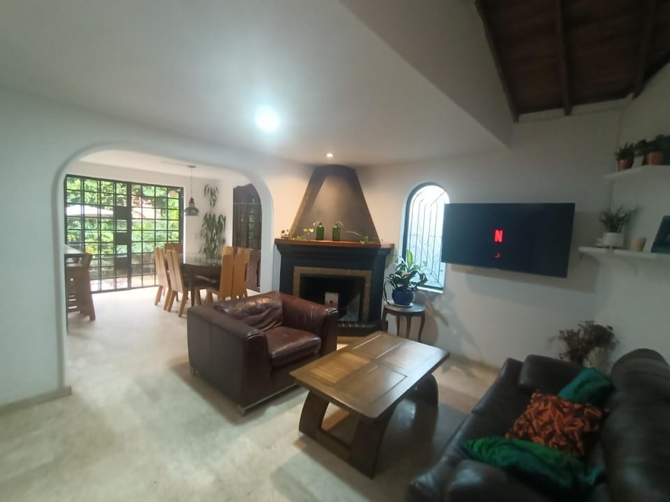 Casa Campestre con terraza para 10 Poblado S Lucas 108 House in Envigado