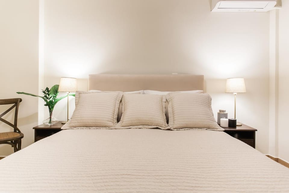 Bed, Photo of the whole room, Bedroom, air conditioner