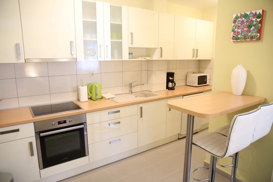 Coffee/tea facilities, Kitchen or kitchenette