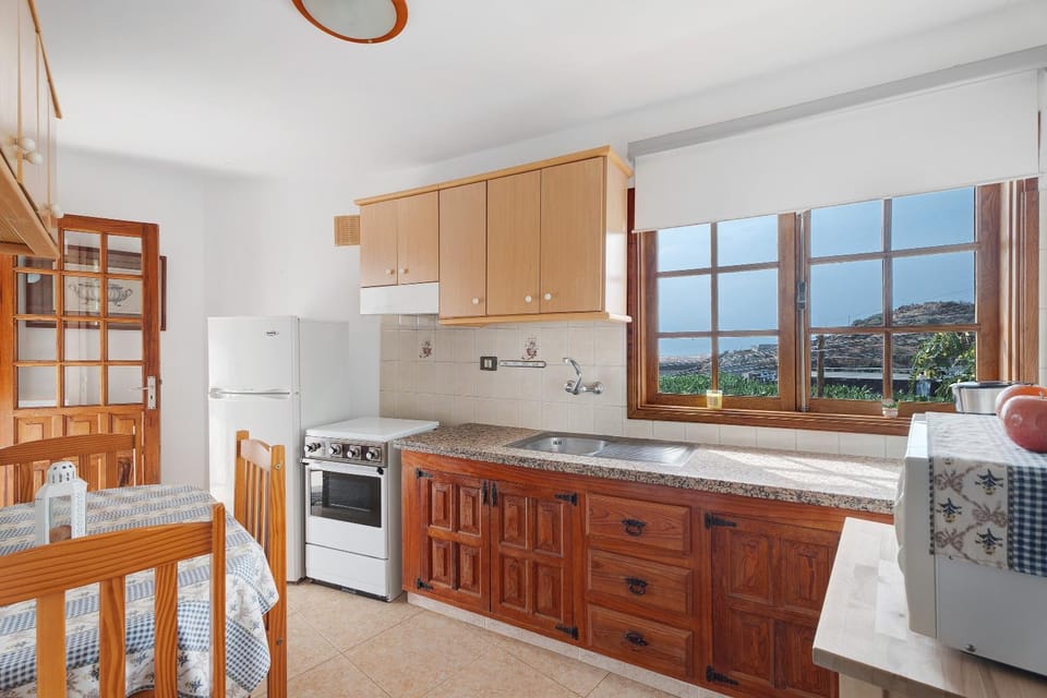 Property building, Kitchen or kitchenette, Living room