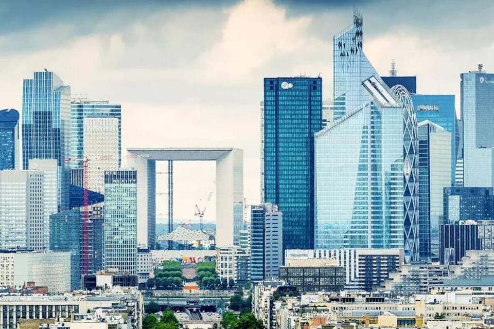 10 min walk to metro Line 1, ApartHotel La Défense Apartment in Puteaux