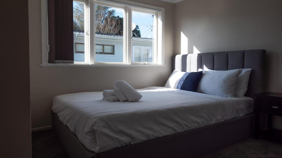Spacious 2BR Home in the Suburbs Apartment in Auckland