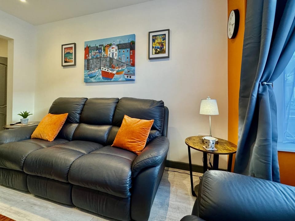 Communal lounge/ TV room, TV and multimedia, Living room