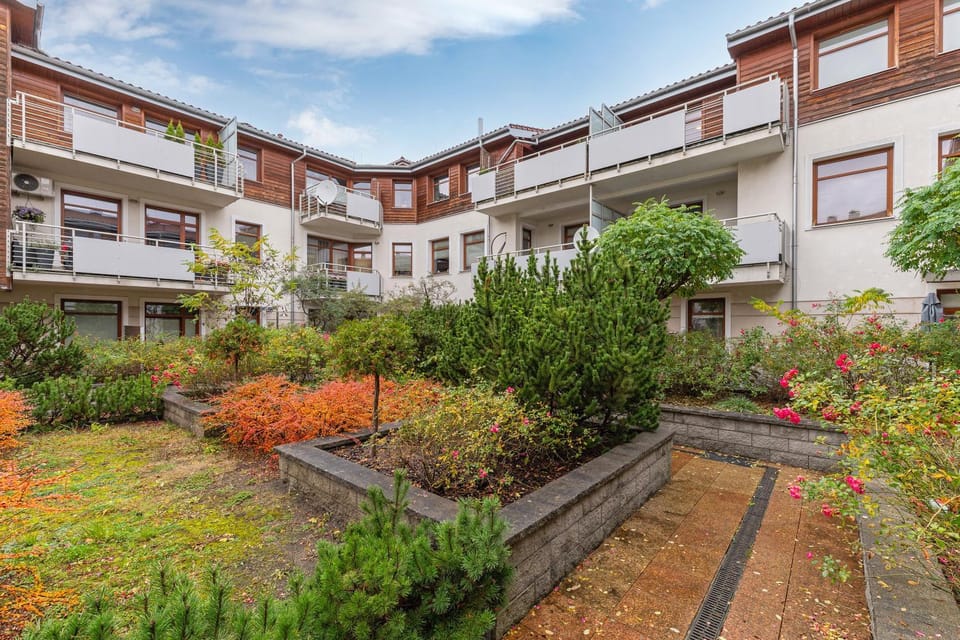 Property building, Spring, Day, Garden, Garden view