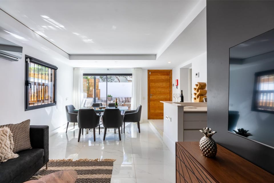 TV and multimedia, Dining area, air conditioner