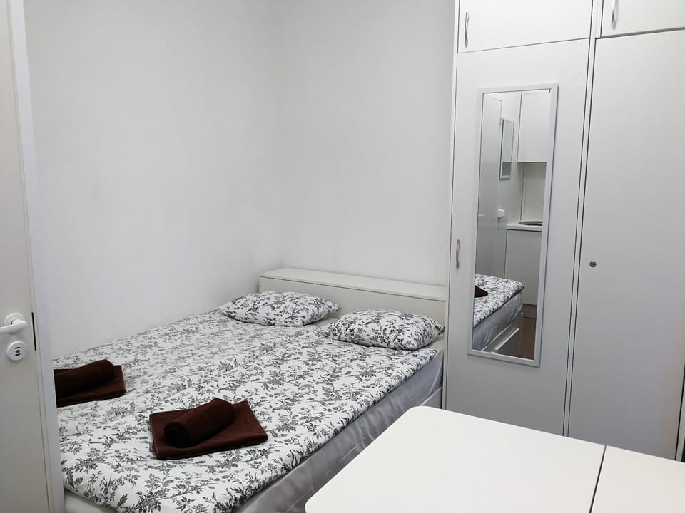 Bed, Photo of the whole room, Dining area, Bedroom