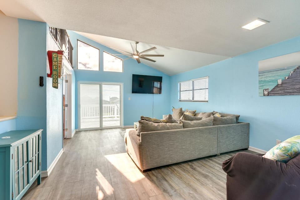 Walk to Beach: Family-Friendly Galveston Home! House in Galveston Island