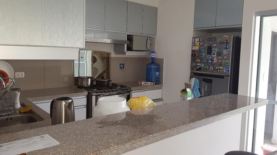Kitchen or kitchenette, minibar, toaster