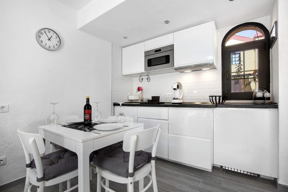 Property building, Kitchen or kitchenette, Living room