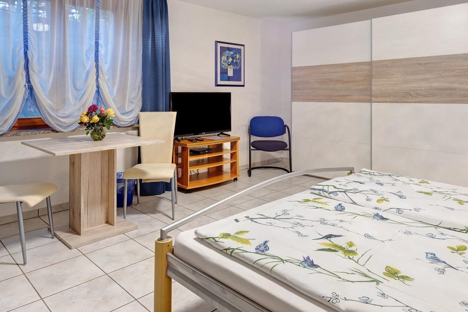 Living room, Bedroom