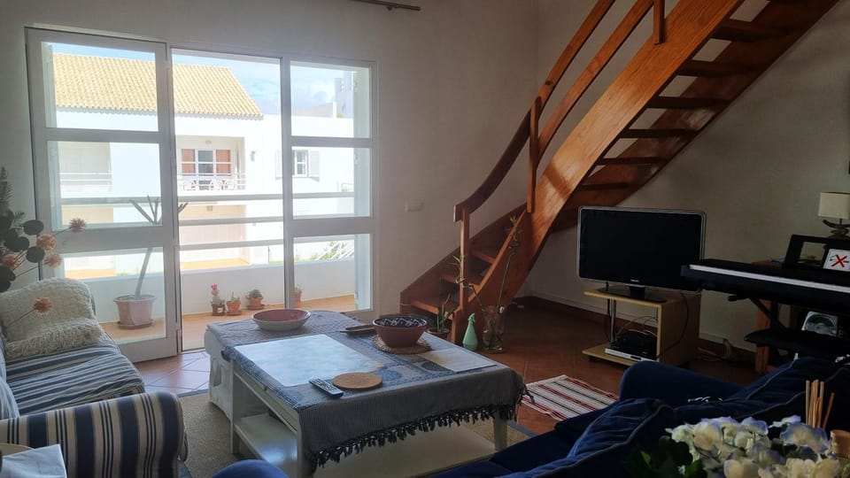 Communal lounge/ TV room, TV and multimedia, Balcony/Terrace, Balcony/Terrace, Living room, Seating area