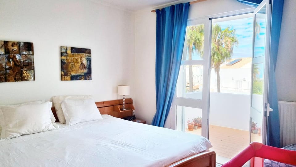 Bed, Balcony/Terrace, Balcony/Terrace, Bedroom, cot