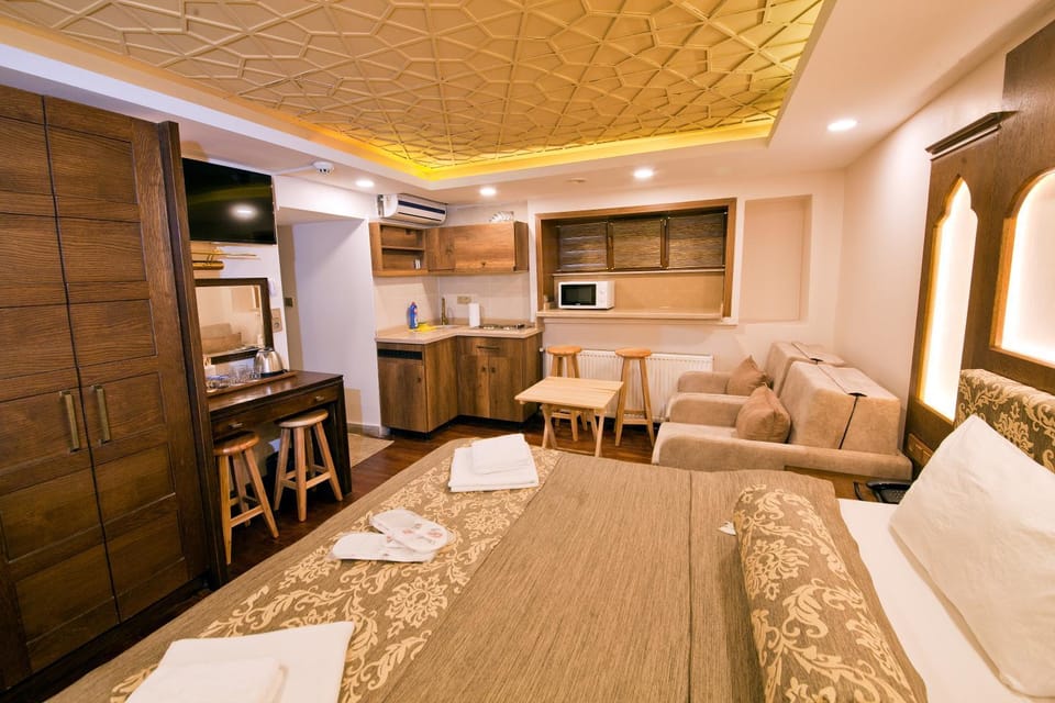 Lounge or bar, Photo of the whole room, Seating area, Dining area