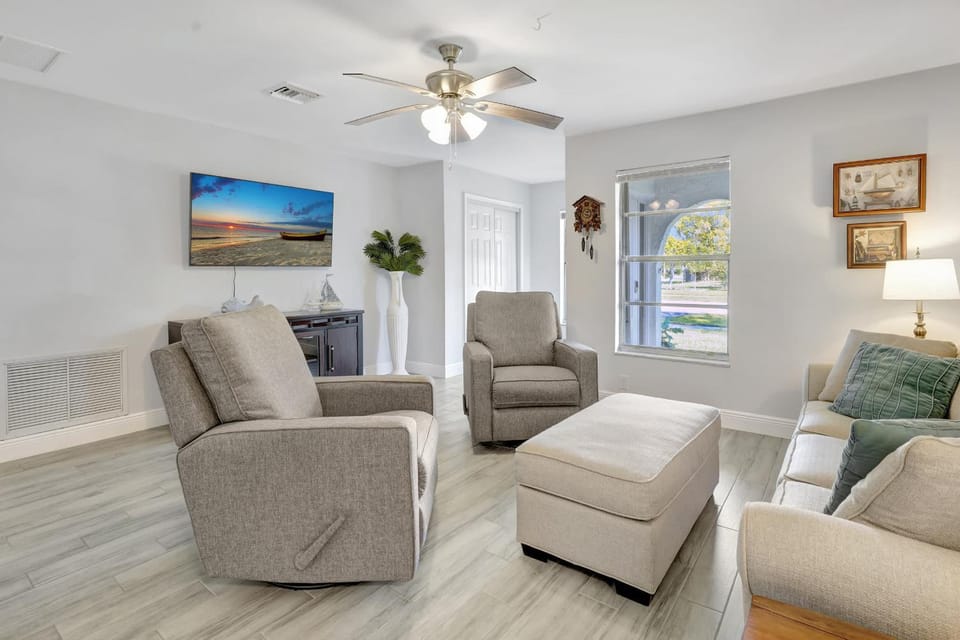 Bungalow Close to Naples Beaches House in Naples