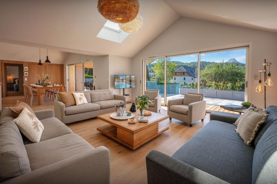 Living room, Seating area, Dining area