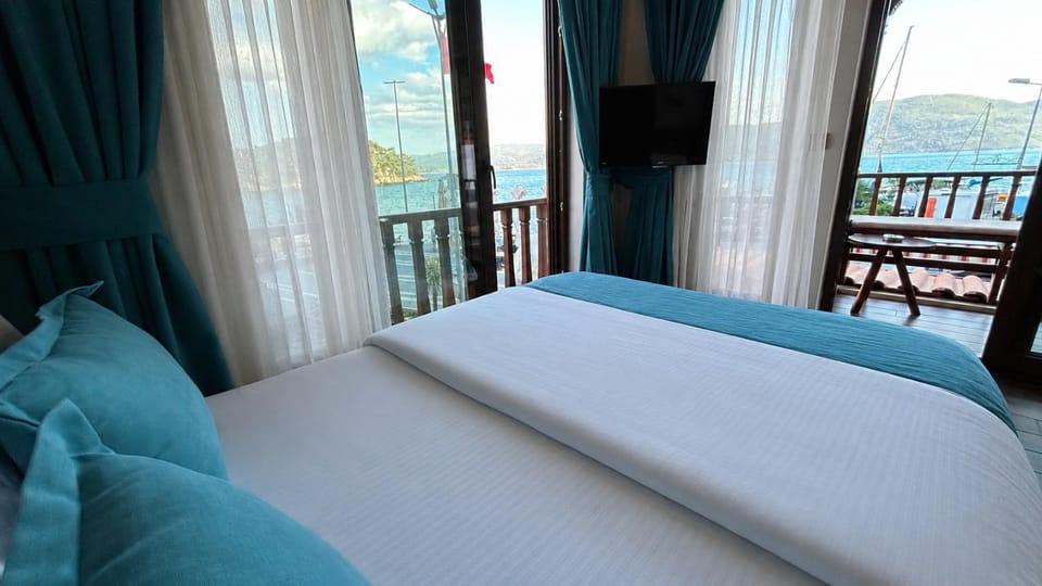 Photo of the whole room, Sea view
