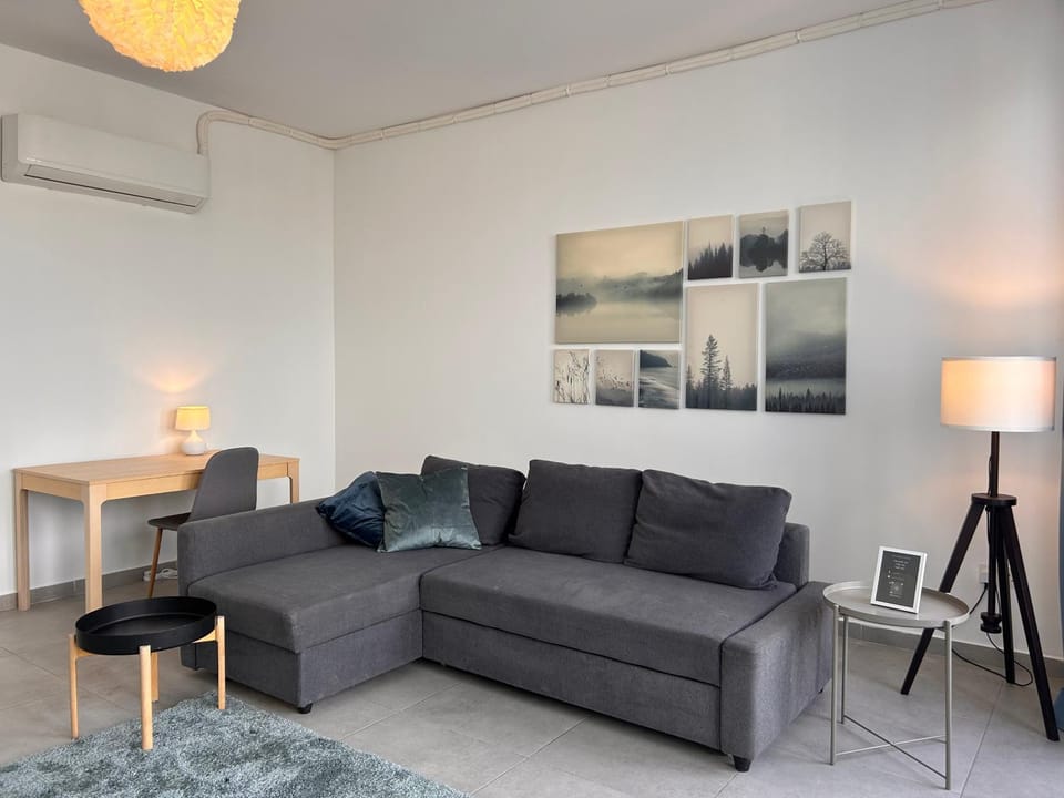 Living room, Lounge or bar, air conditioner, air conditioner