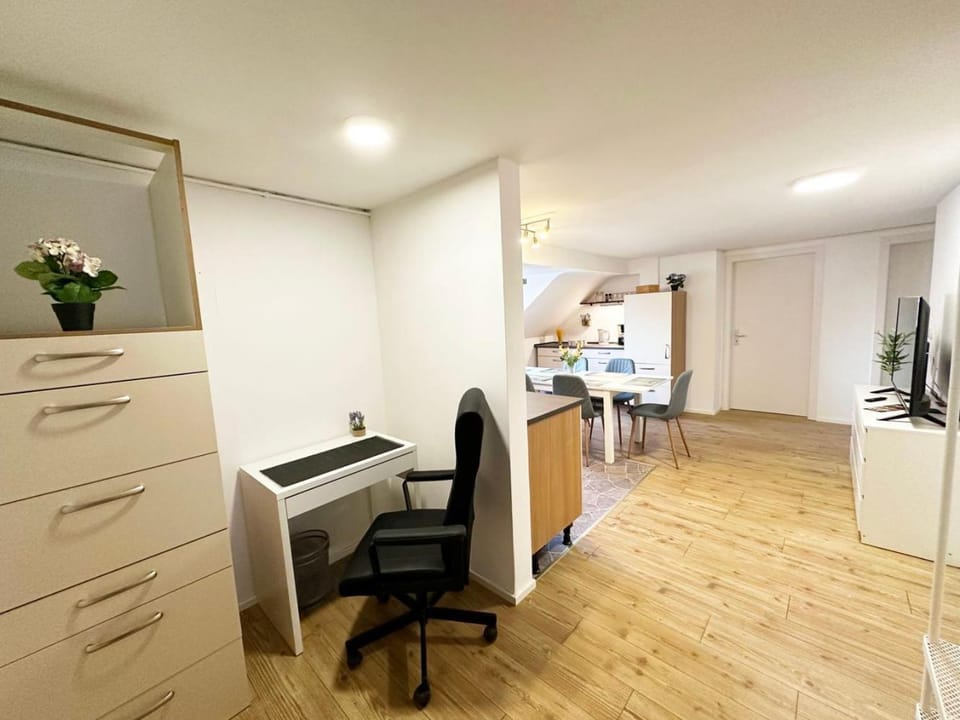 TV and multimedia, Kitchen or kitchenette, Dining area, hair dresser