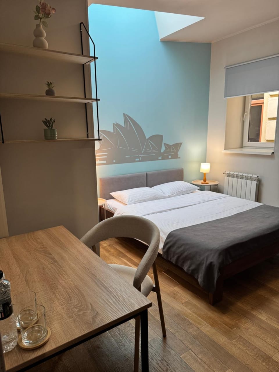 Bed, Photo of the whole room, Seating area, Bedroom, hair dresser