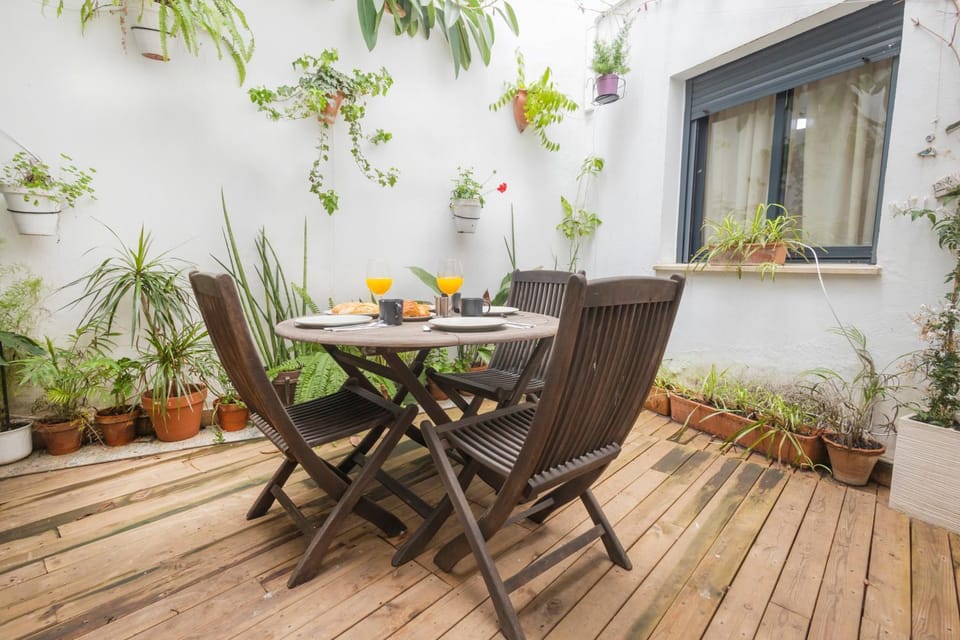 Patio, Day, Garden, Dining area