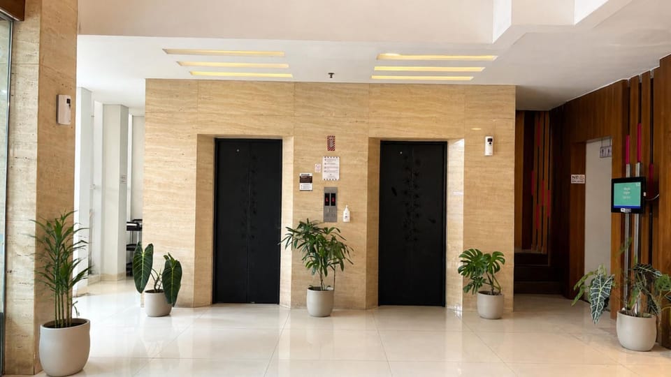 Lobby or reception, elevator