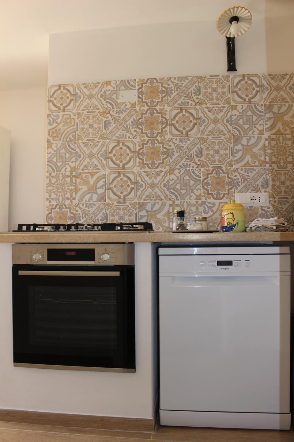 dishwasher, pet friendly, stove