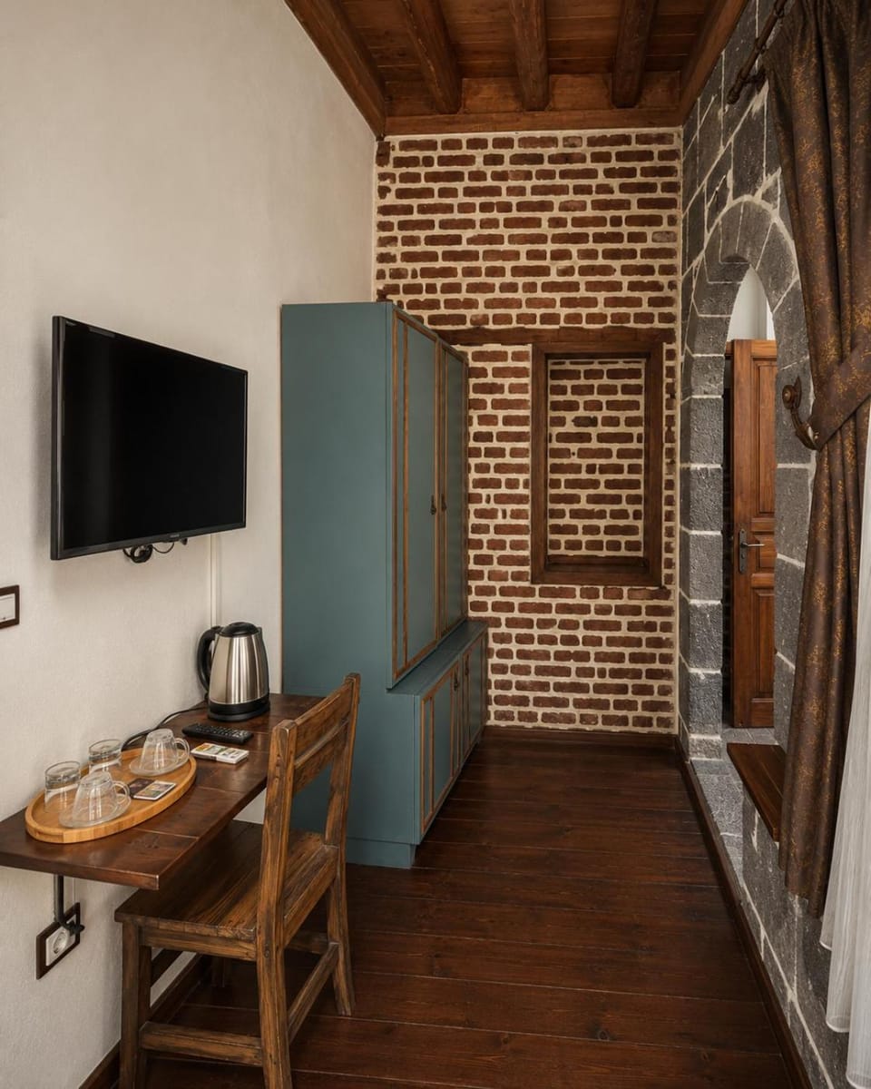 TV and multimedia, Kitchen or kitchenette, Dining area, minibar
