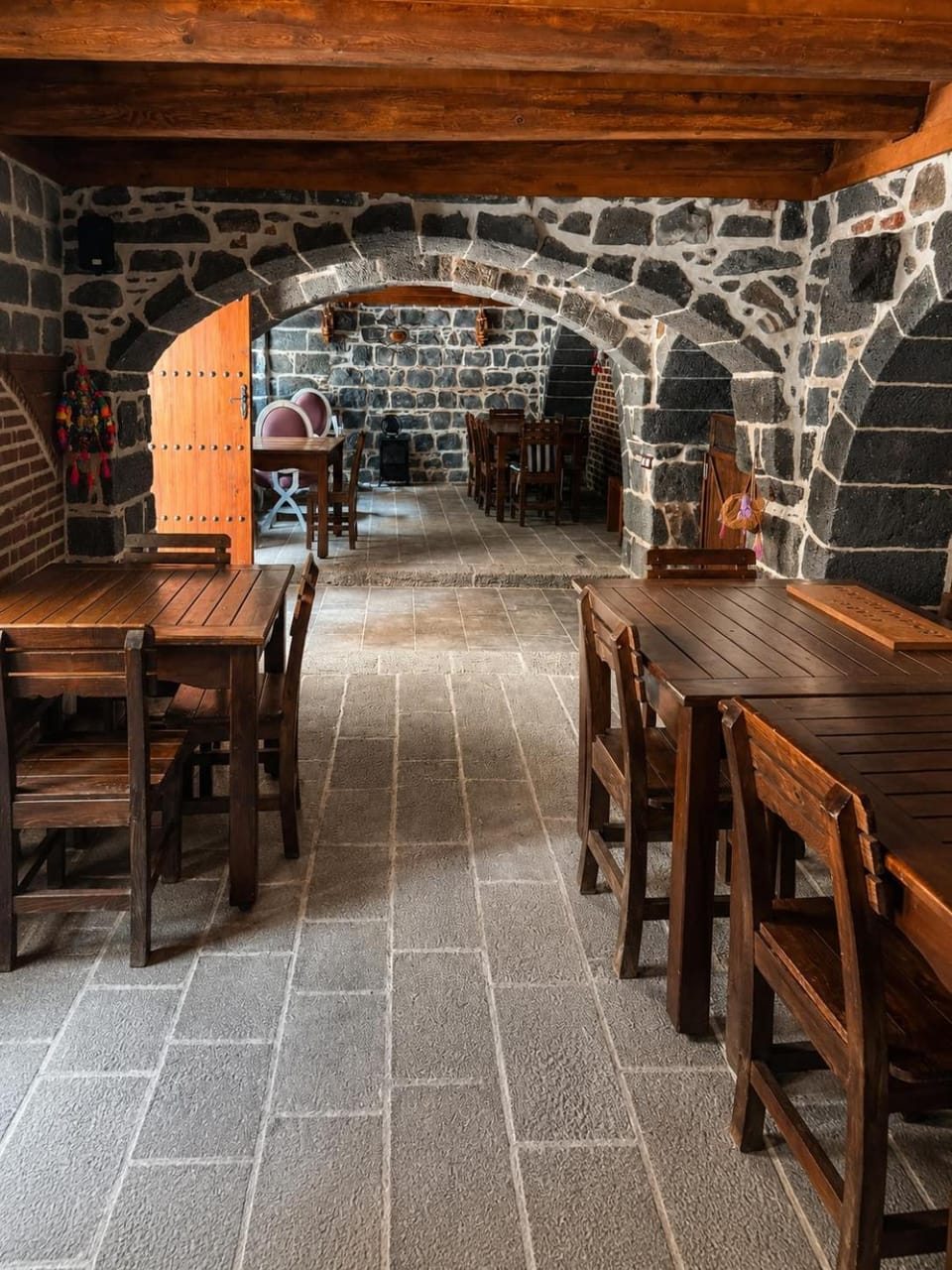 Restaurant/places to eat, Coffee/tea facilities, Banquet/Function facilities, Seating area