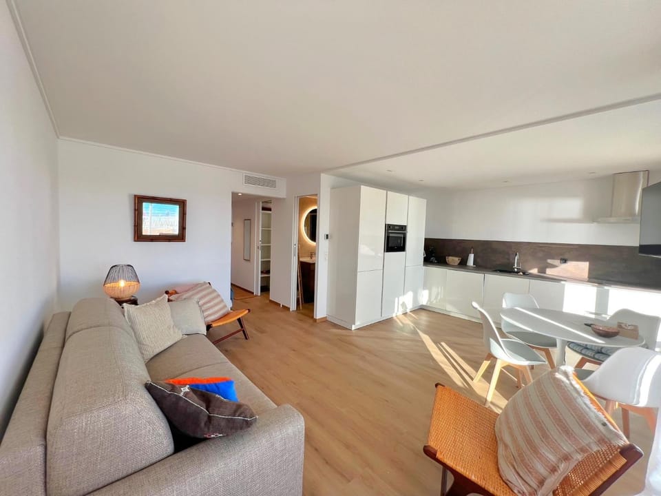Living room, kitchen