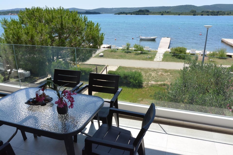 Day, Natural landscape, View (from property/room), Balcony/Terrace, Seating area, Sea view