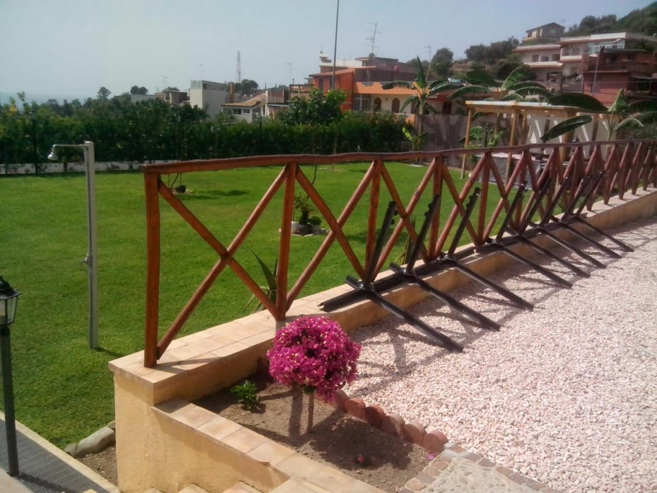 Facade/entrance, Garden