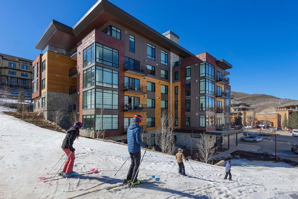 Property building, Skiing