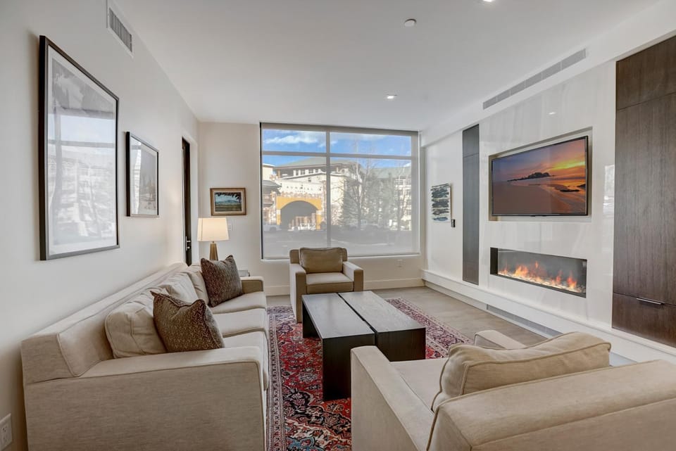 TV and multimedia, Living room, Seating area, flat iron