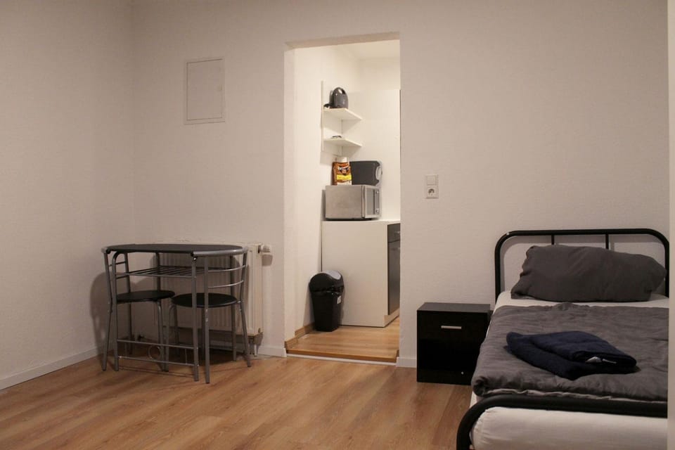 Bed, Kitchen or kitchenette, Photo of the whole room, Seating area, Bedroom