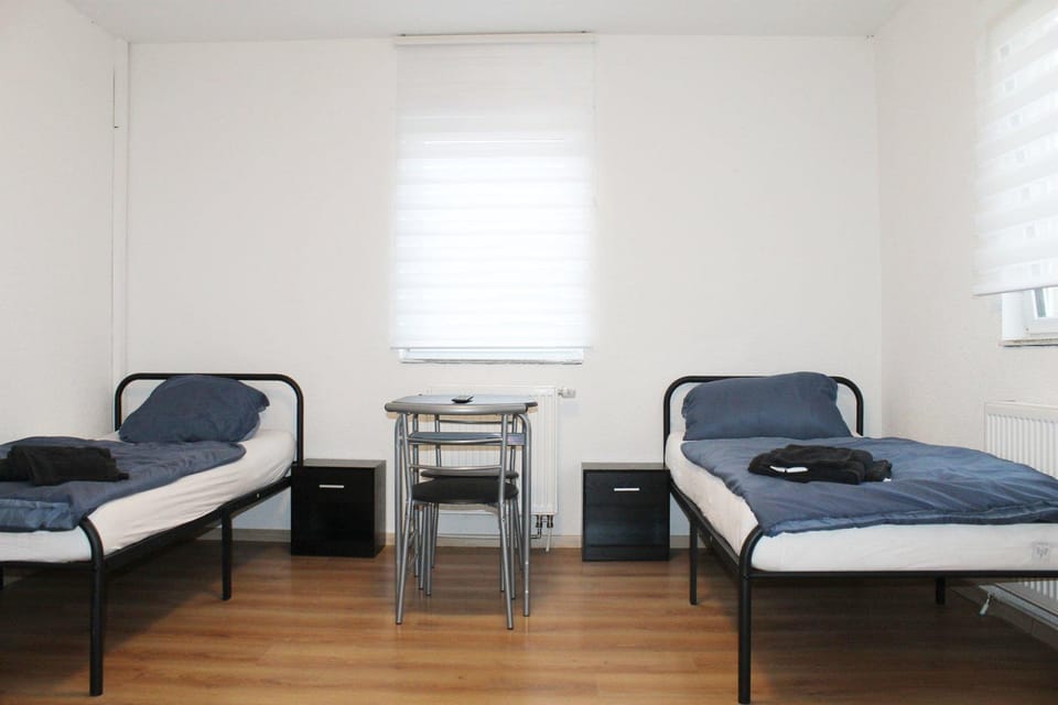 Bed, Photo of the whole room, Seating area, Bedroom