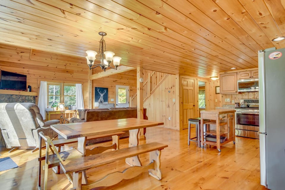 Scenic Franconia Cabin ~ 6 Mi to Cannon Mountain! Cabin in Sugar Hill