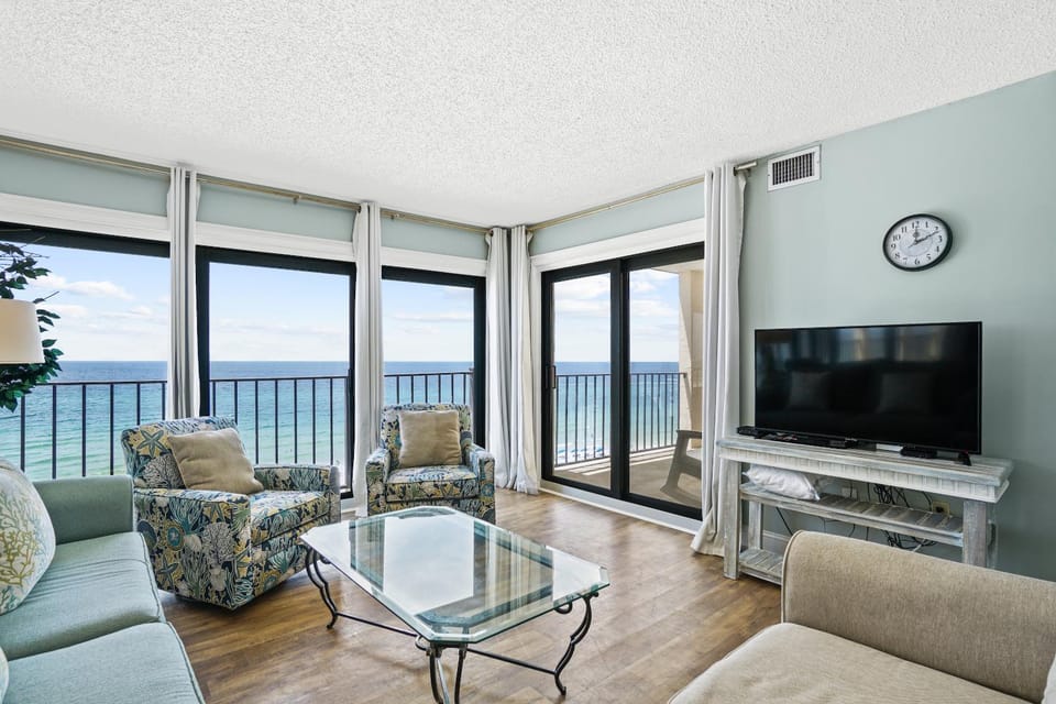 TV and multimedia, View (from property/room), Balcony/Terrace, Living room, Seating area, Sea view