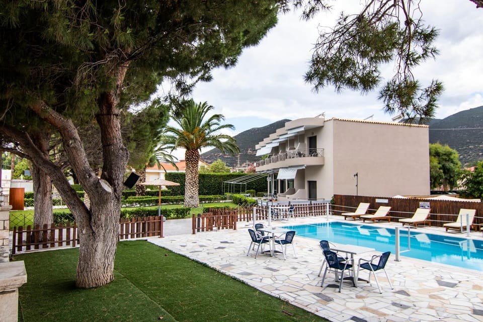 Property building, Garden, Garden view, Swimming pool